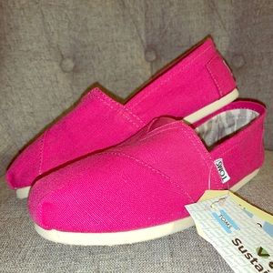 Woman’s TOMS 7.5